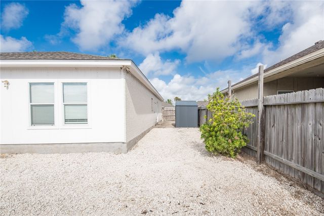 15230 BARATARIA Dr, Corpus Christi, TX 78418