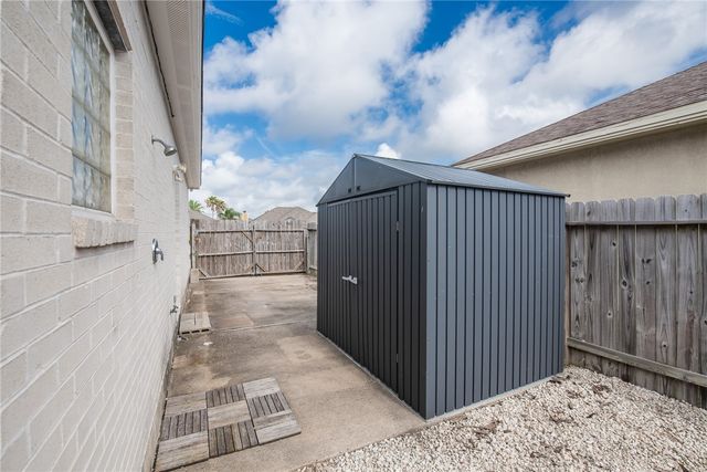 15230 BARATARIA Dr, Corpus Christi, TX 78418