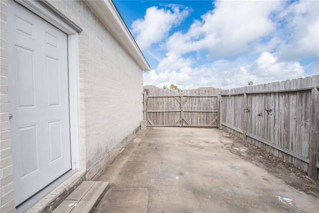 15230 BARATARIA Dr, Corpus Christi, TX 78418