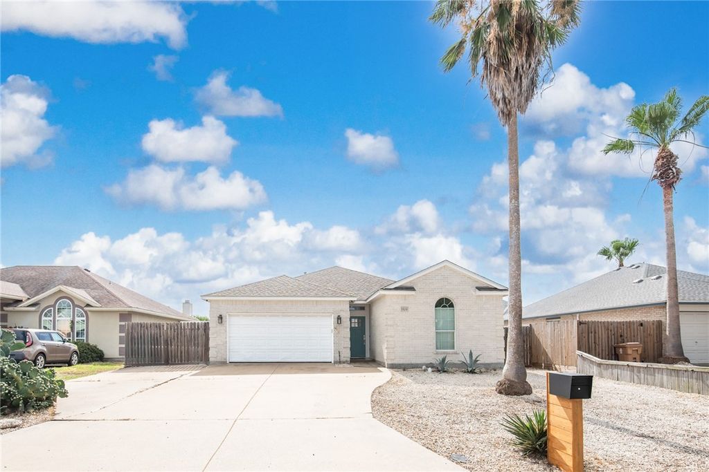 15230 BARATARIA Dr, Corpus Christi, TX 78418