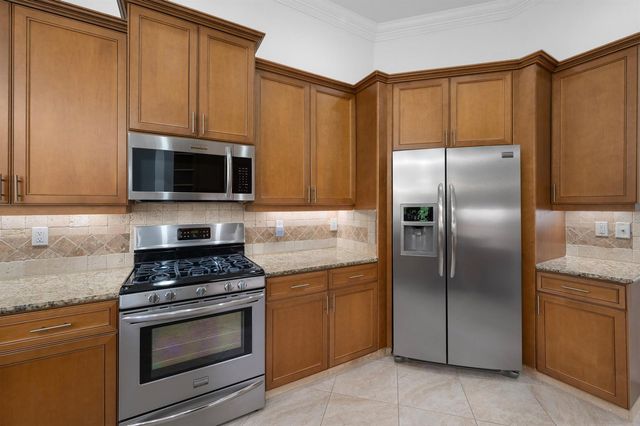 469 NW Blue Lake Drive, Port St. Lucie, FL 34986