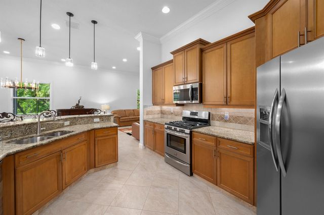 469 NW Blue Lake Drive, Port St. Lucie, FL 34986