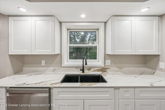 5435 Blue Haven Drive, East Lansing, MI 48823