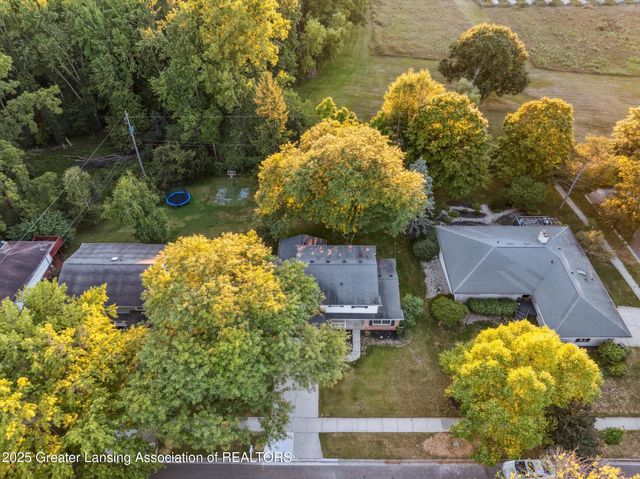 5435 Blue Haven Drive, East Lansing, MI 48823