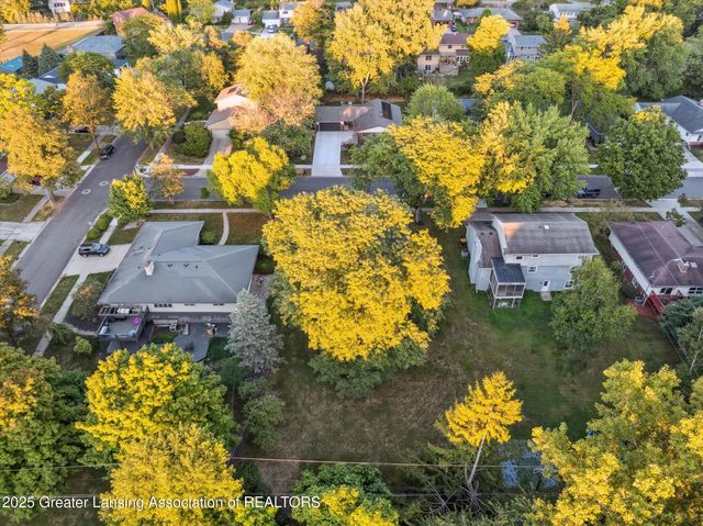 5435 Blue Haven Drive, East Lansing, MI 48823