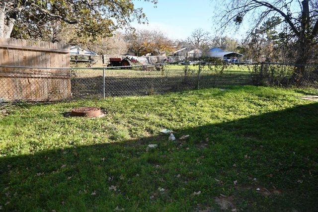 817 Lexington RD, Elgin, TX 78621