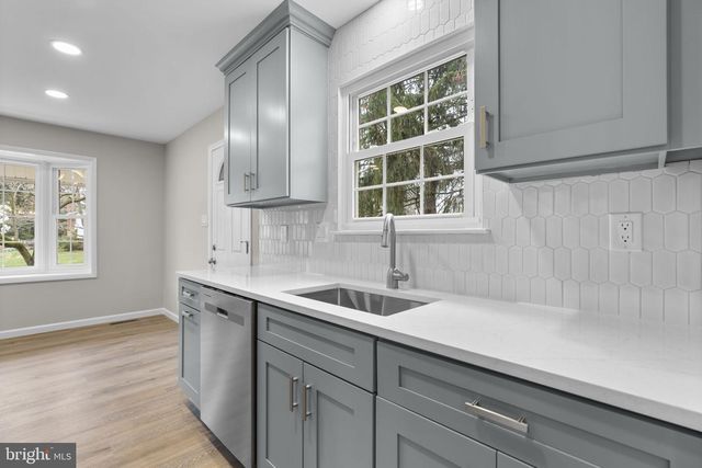 24320 LOG HOUSE RD, Gaithersburg, MD 20882