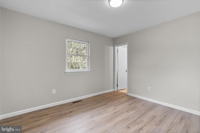 24320 LOG HOUSE RD, Gaithersburg, MD 20882