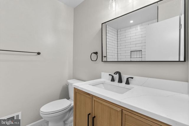 24320 LOG HOUSE RD, Gaithersburg, MD 20882