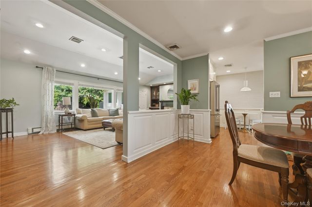31 Yale Street, Garden City, NY 11530