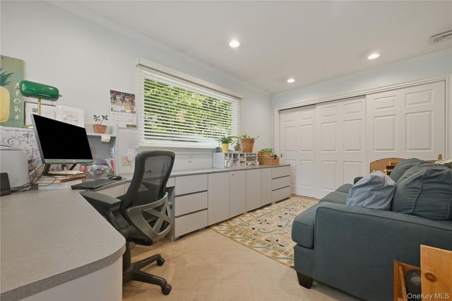 31 Yale Street, Garden City, NY 11530