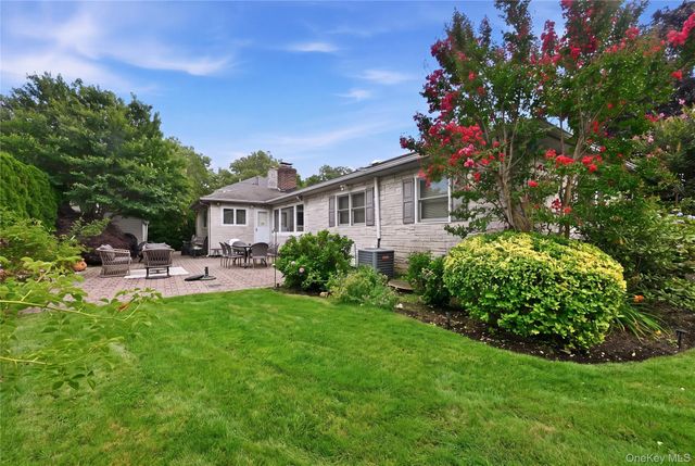 31 Yale Street, Garden City, NY 11530