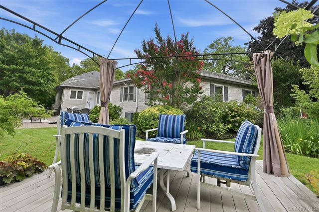 31 Yale Street, Garden City, NY 11530