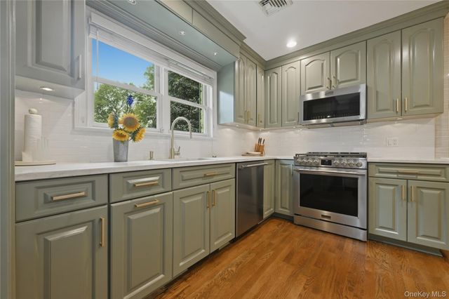 31 Yale Street, Garden City, NY 11530