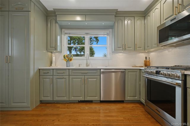 31 Yale Street, Garden City, NY 11530