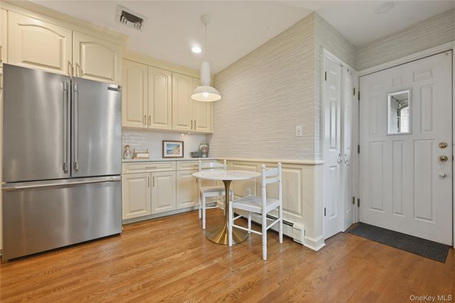 31 Yale Street, Garden City, NY 11530