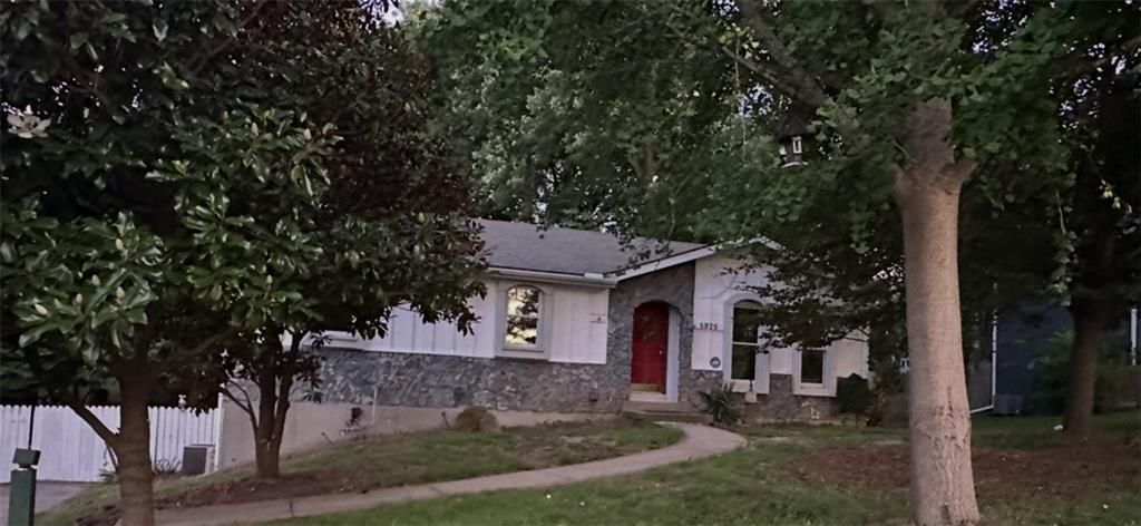 5925 Haskins Street, Shawnee, KS 66216