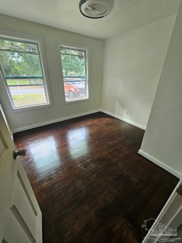 26 Kennington Dr, Pensacola, FL 32507