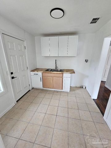 26 Kennington Dr, Pensacola, FL 32507