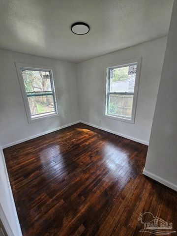 26 Kennington Dr, Pensacola, FL 32507