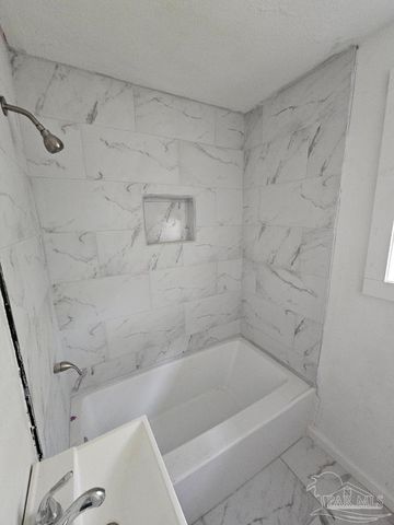 26 Kennington Dr, Pensacola, FL 32507