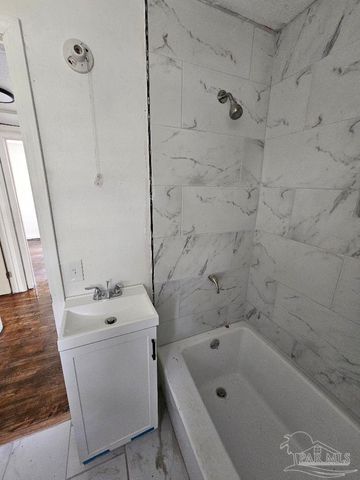 26 Kennington Dr, Pensacola, FL 32507