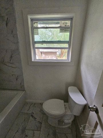 26 Kennington Dr, Pensacola, FL 32507