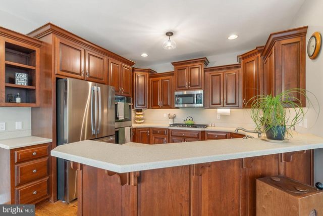 111 CRABAPPLE CT, Hummelstown, PA 17036