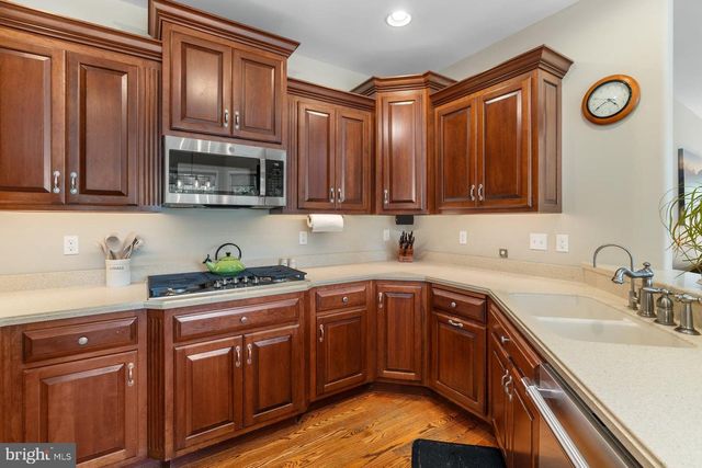111 CRABAPPLE CT, Hummelstown, PA 17036
