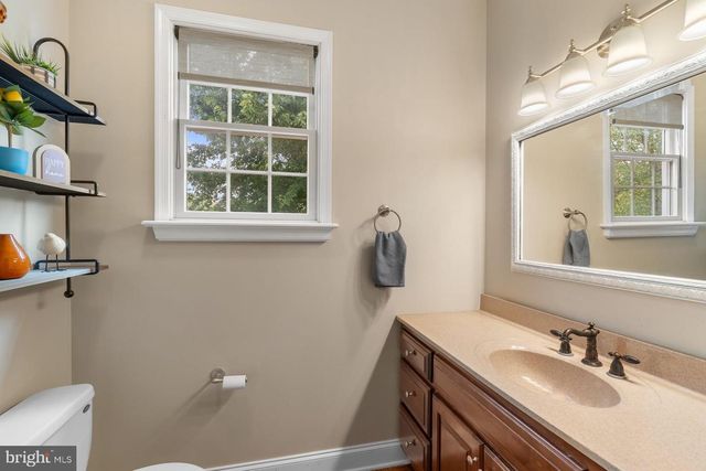 111 CRABAPPLE CT, Hummelstown, PA 17036