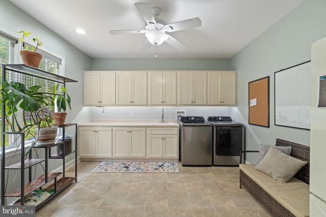 111 CRABAPPLE CT, Hummelstown, PA 17036