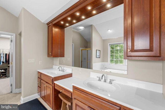 111 CRABAPPLE CT, Hummelstown, PA 17036