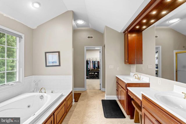111 CRABAPPLE CT, Hummelstown, PA 17036