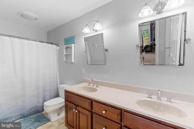 111 CRABAPPLE CT, Hummelstown, PA 17036