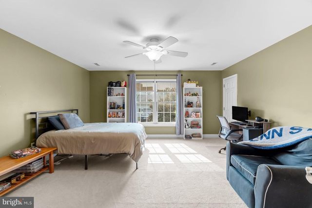 111 CRABAPPLE CT, Hummelstown, PA 17036