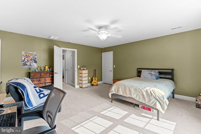 111 CRABAPPLE CT, Hummelstown, PA 17036