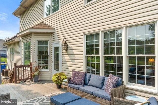 111 CRABAPPLE CT, Hummelstown, PA 17036