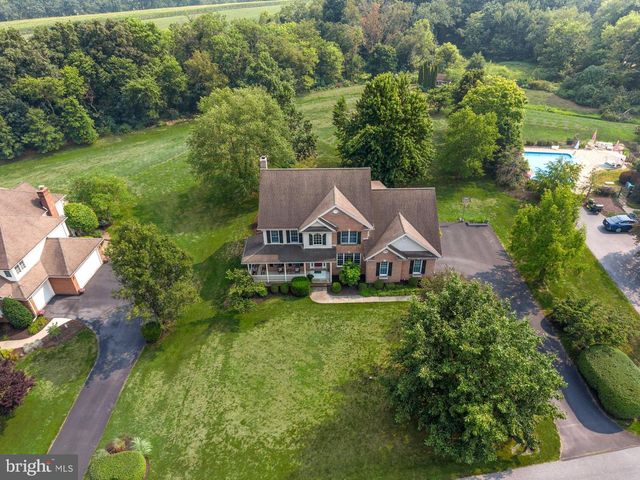 111 CRABAPPLE CT, Hummelstown, PA 17036