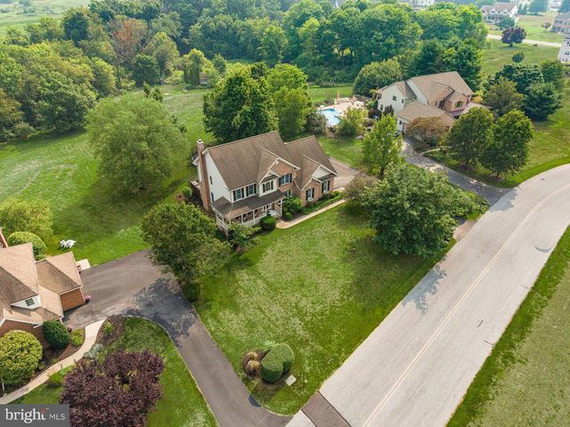 111 CRABAPPLE CT, Hummelstown, PA 17036