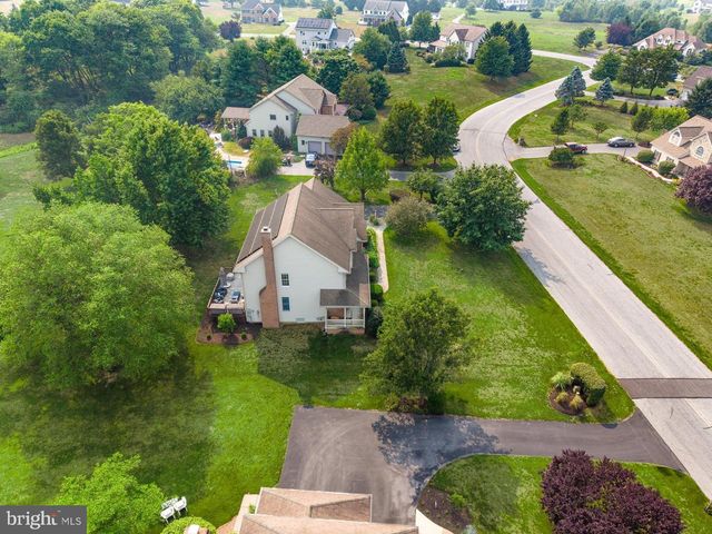 111 CRABAPPLE CT, Hummelstown, PA 17036