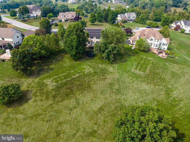 111 CRABAPPLE CT, Hummelstown, PA 17036