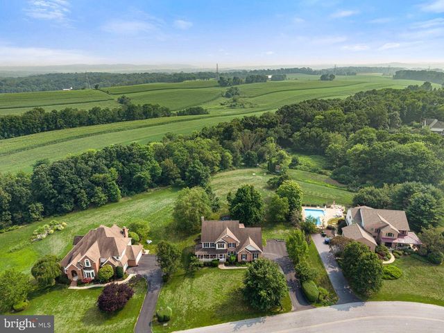 111 CRABAPPLE CT, Hummelstown, PA 17036