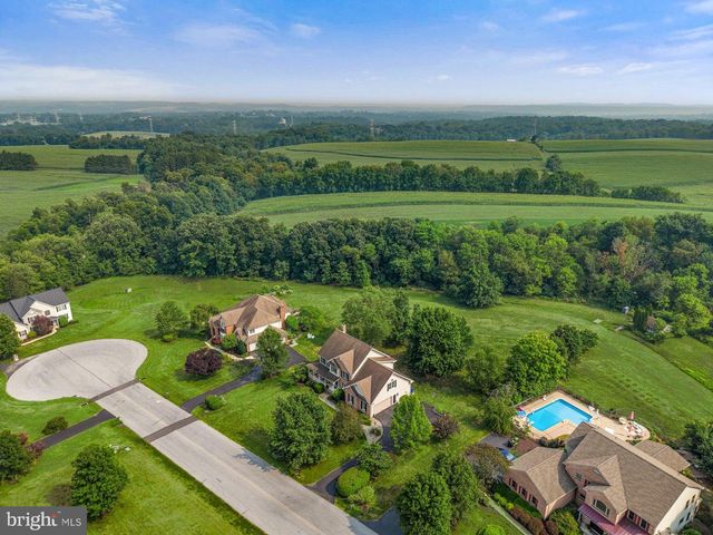 111 CRABAPPLE CT, Hummelstown, PA 17036