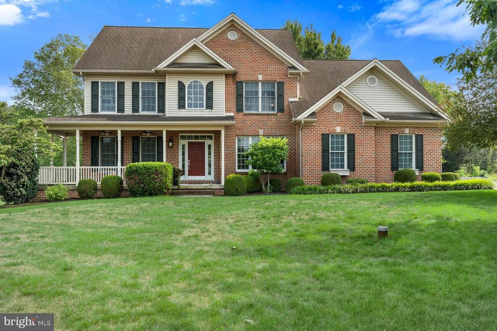 111 CRABAPPLE CT, Hummelstown, PA 17036
