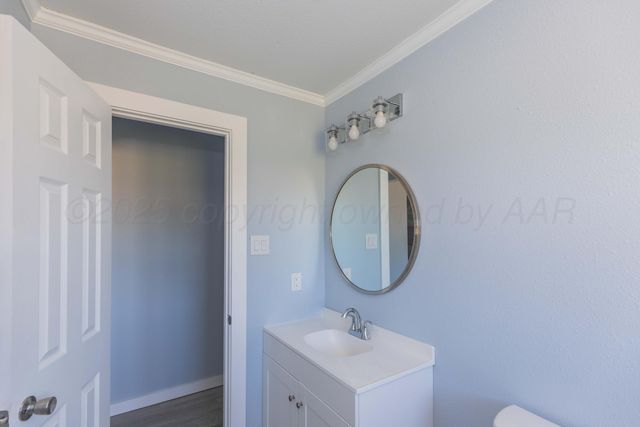 1100 N Missouri Street, Shamrock, TX 79079