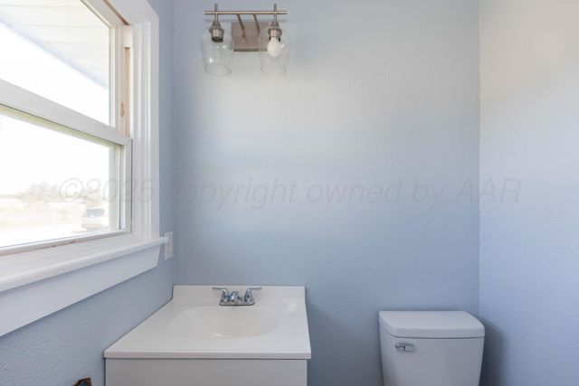 1100 N Missouri Street, Shamrock, TX 79079