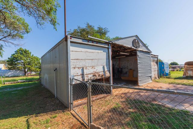 1100 N Missouri Street, Shamrock, TX 79079