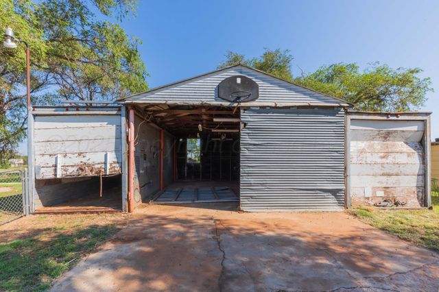 1100 N Missouri Street, Shamrock, TX 79079