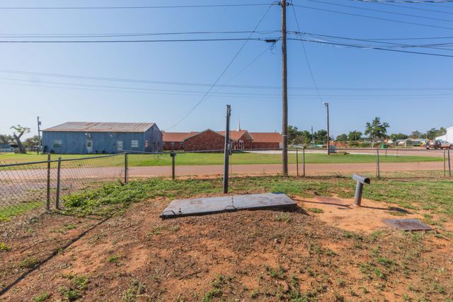 1100 N Missouri Street, Shamrock, TX 79079