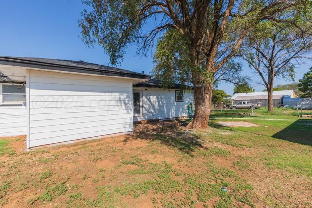 1100 N Missouri Street, Shamrock, TX 79079